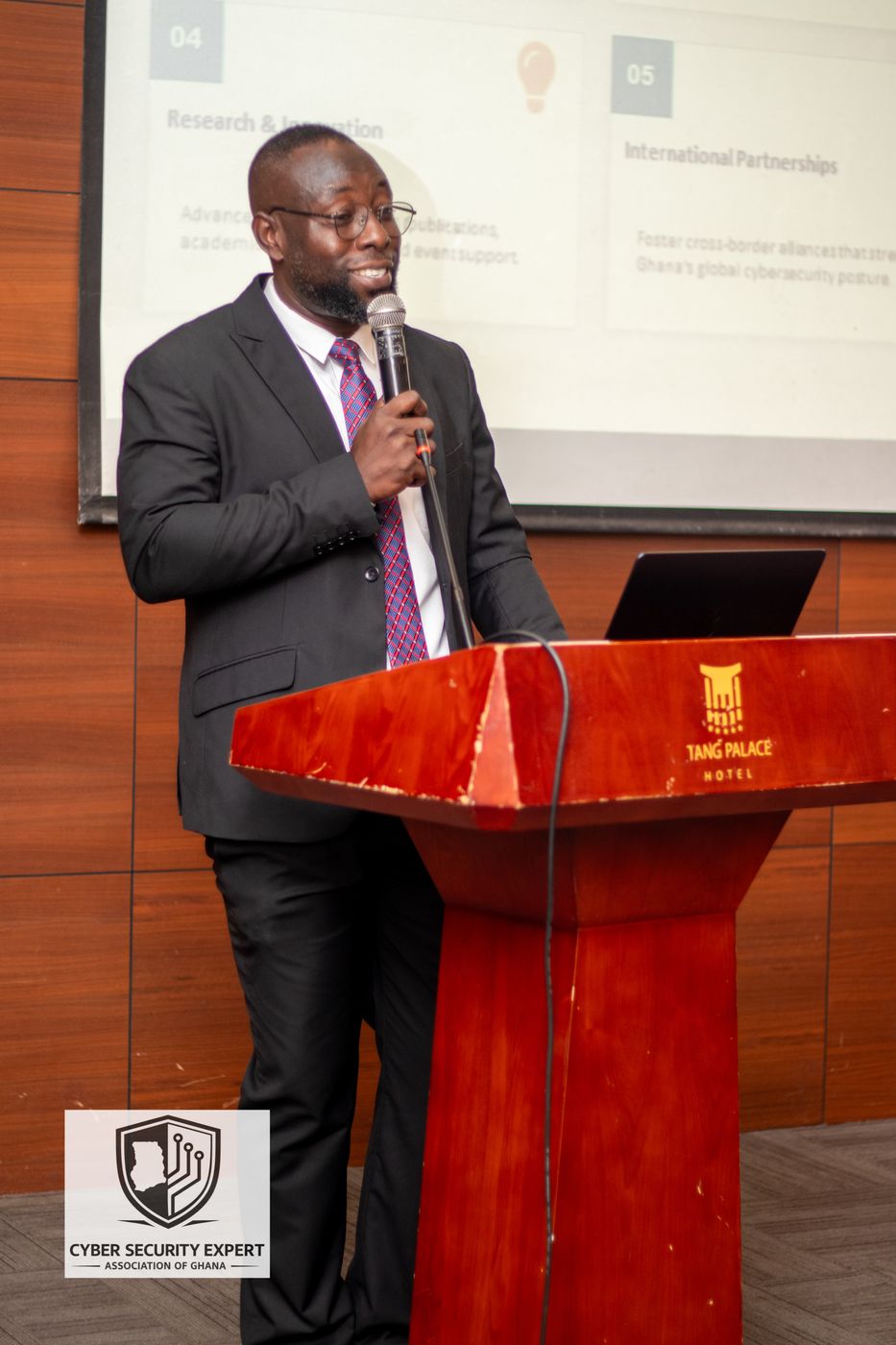 Abubakar Issaka addressing the CSEAG and Israel Economic and Trade Mission breakfast meeting